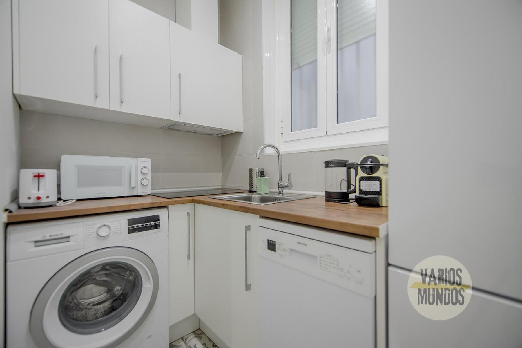 New Apt De 7Pax En El Corazon De Malasana Apartment Madrid Bagian luar foto